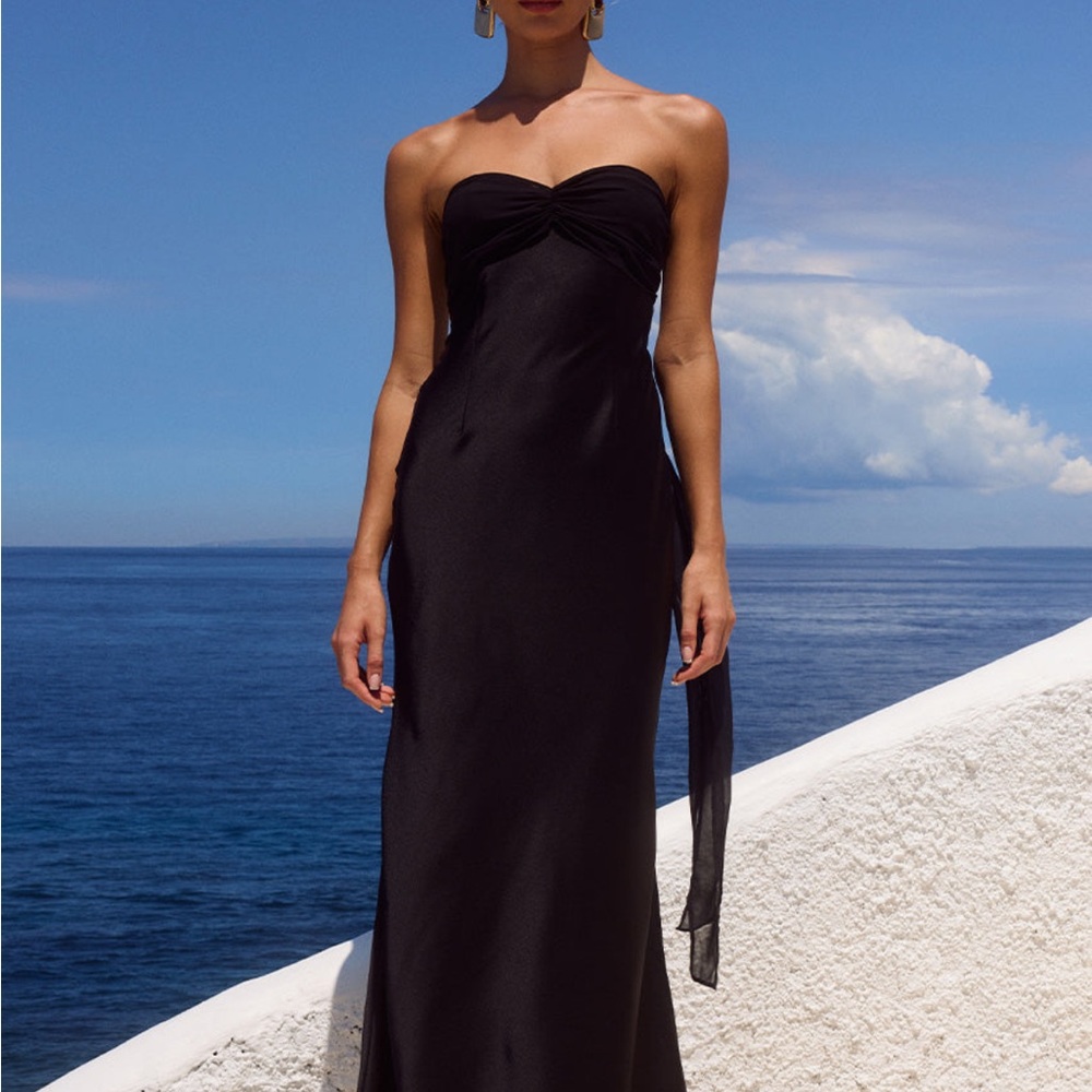 Chic Strapless Black Evening Gown
